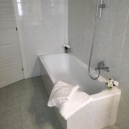 Oda ve Kahvaltı Etienne