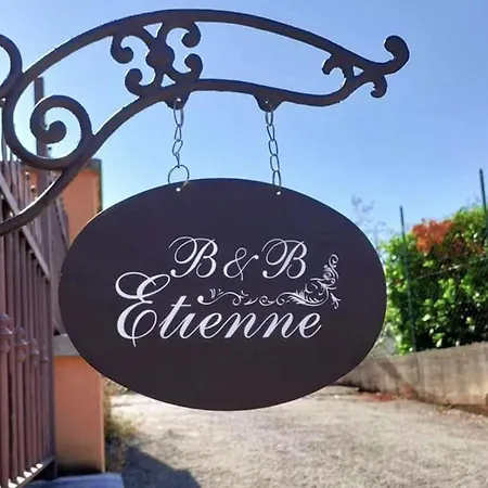Alojamento de Acomodação e Pequeno-almoço Etienne 3*